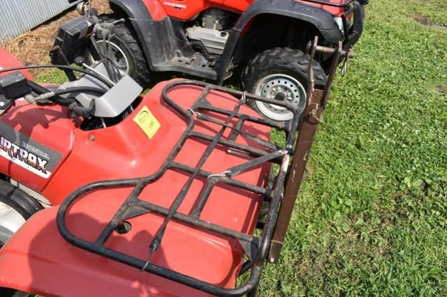 Image of Honda Fourtrax 300 equipment image 3