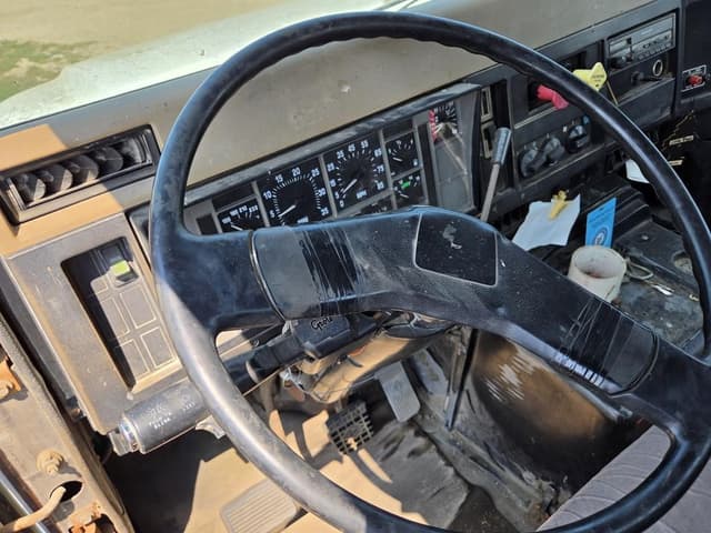 Image of International 8100 equipment image 1