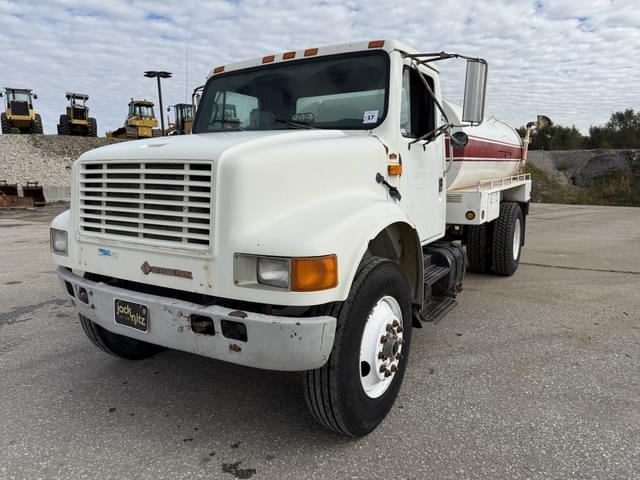 Image of International 4900 equipment image 3