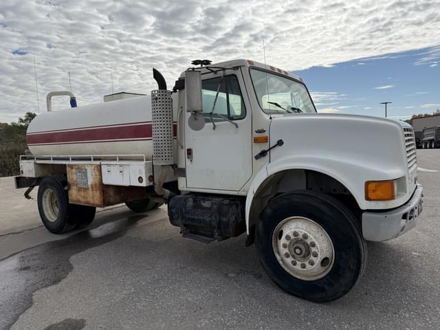 Image of International 4900 equipment image 1