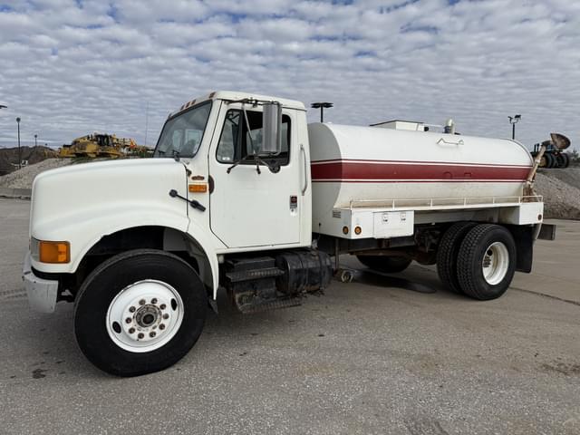 Image of International 4900 equipment image 4