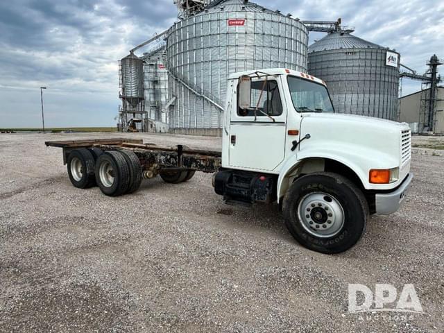 Image of International 4900 equipment image 2