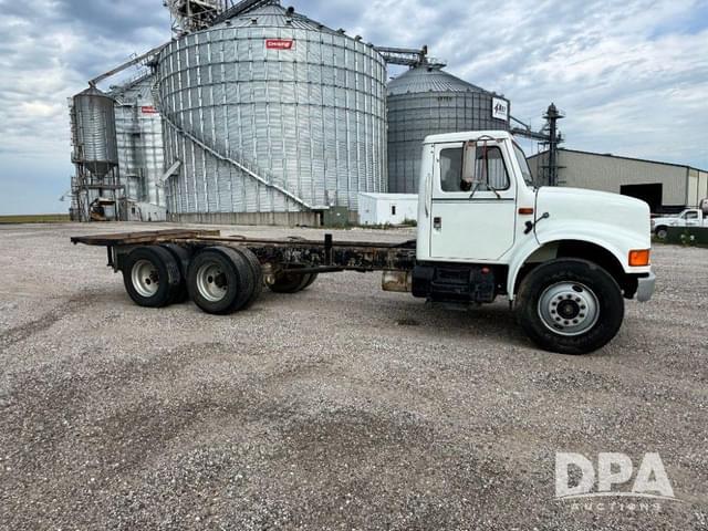 Image of International 4900 equipment image 3