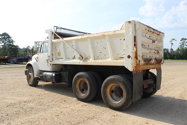 Image of International 4900 equipment image 3