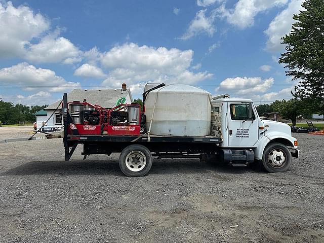 Image of International 4600 equipment image 3