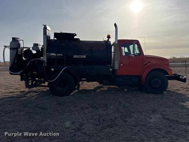Image of International 4600 equipment image 3