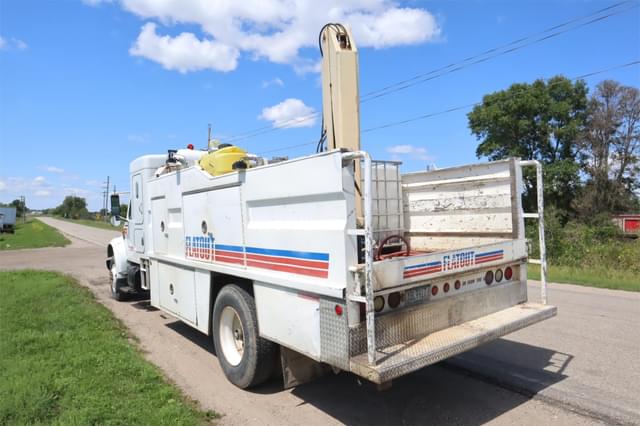 Image of International 4700 equipment image 3