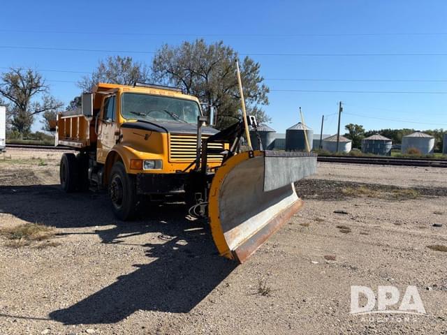 Image of International 4700 equipment image 4