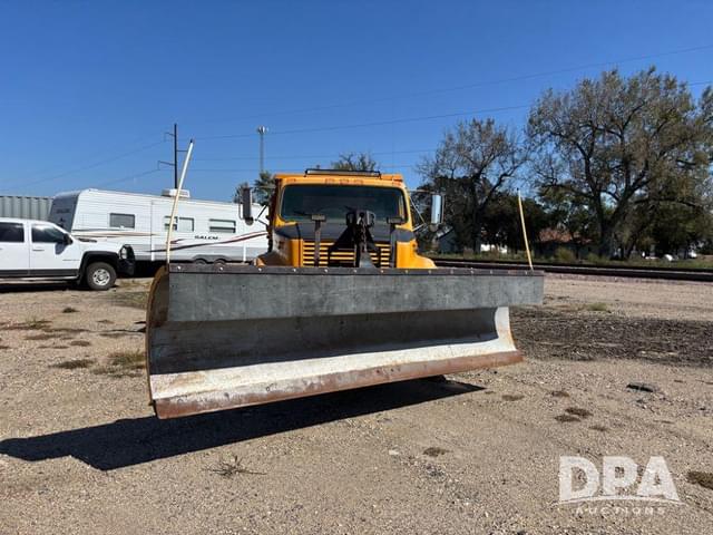 Image of International 4700 equipment image 3