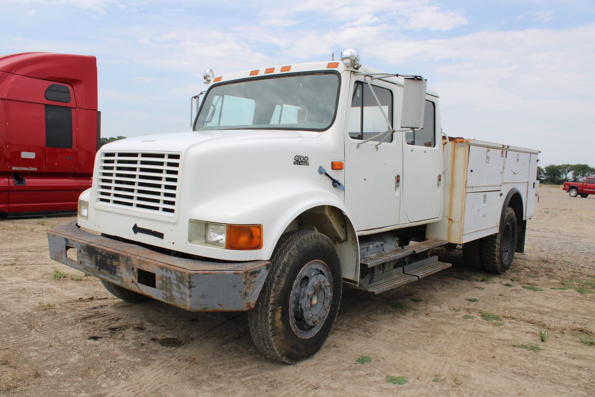 Main image International 4700