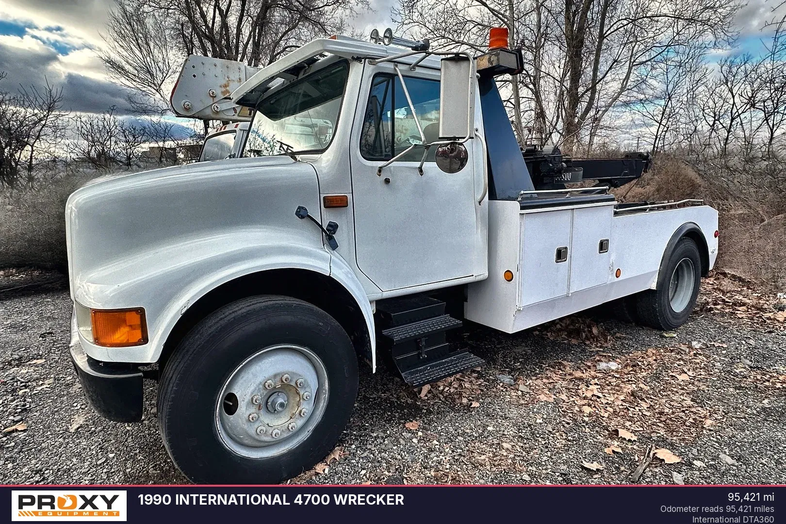1990 International 4700 Equipment Image0