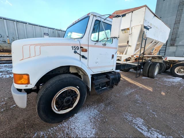 Image of International 4900 equipment image 3