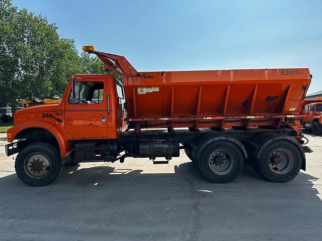 Image of International 4900 equipment image 3