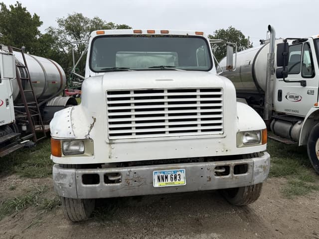 Image of International 4900 equipment image 1