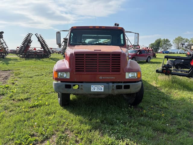 Image of International 4900 equipment image 3