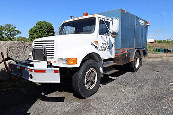 1990 International 4900 Equipment Image0