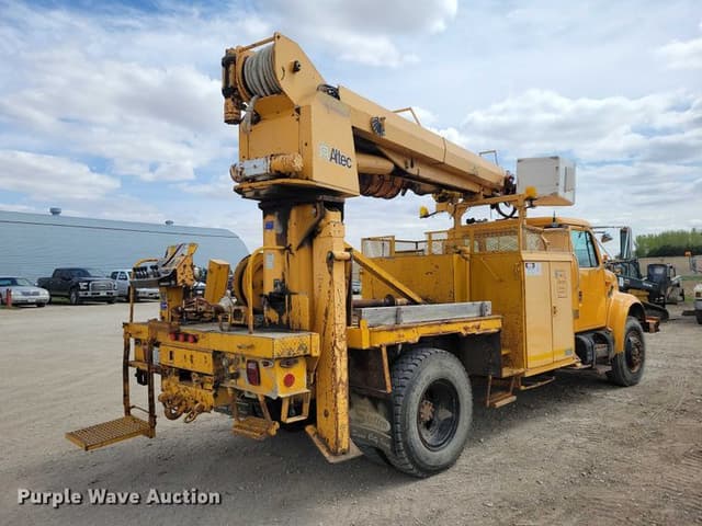 Image of International 4900 equipment image 4