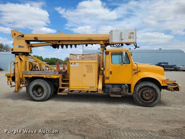 Image of International 4900 equipment image 3