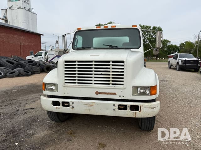 Image of International 4900 equipment image 4