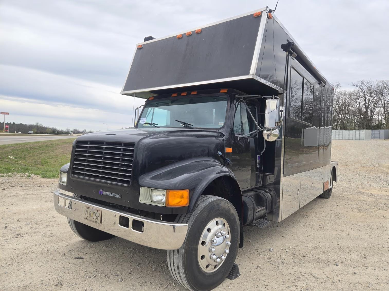 1990 International 4900 Equipment Image0