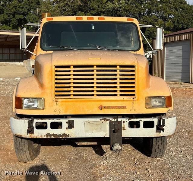 Image of International 4900 equipment image 1