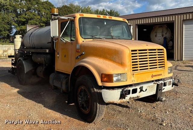 Image of International 4900 equipment image 2