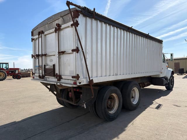 Image of International 4900 equipment image 3