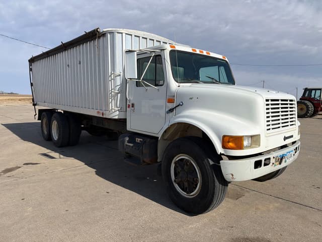 Image of International 4900 equipment image 2