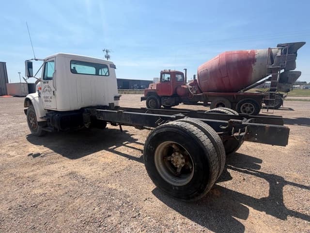 Image of International 4900 equipment image 3