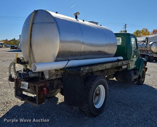 Image of International 4900 equipment image 4