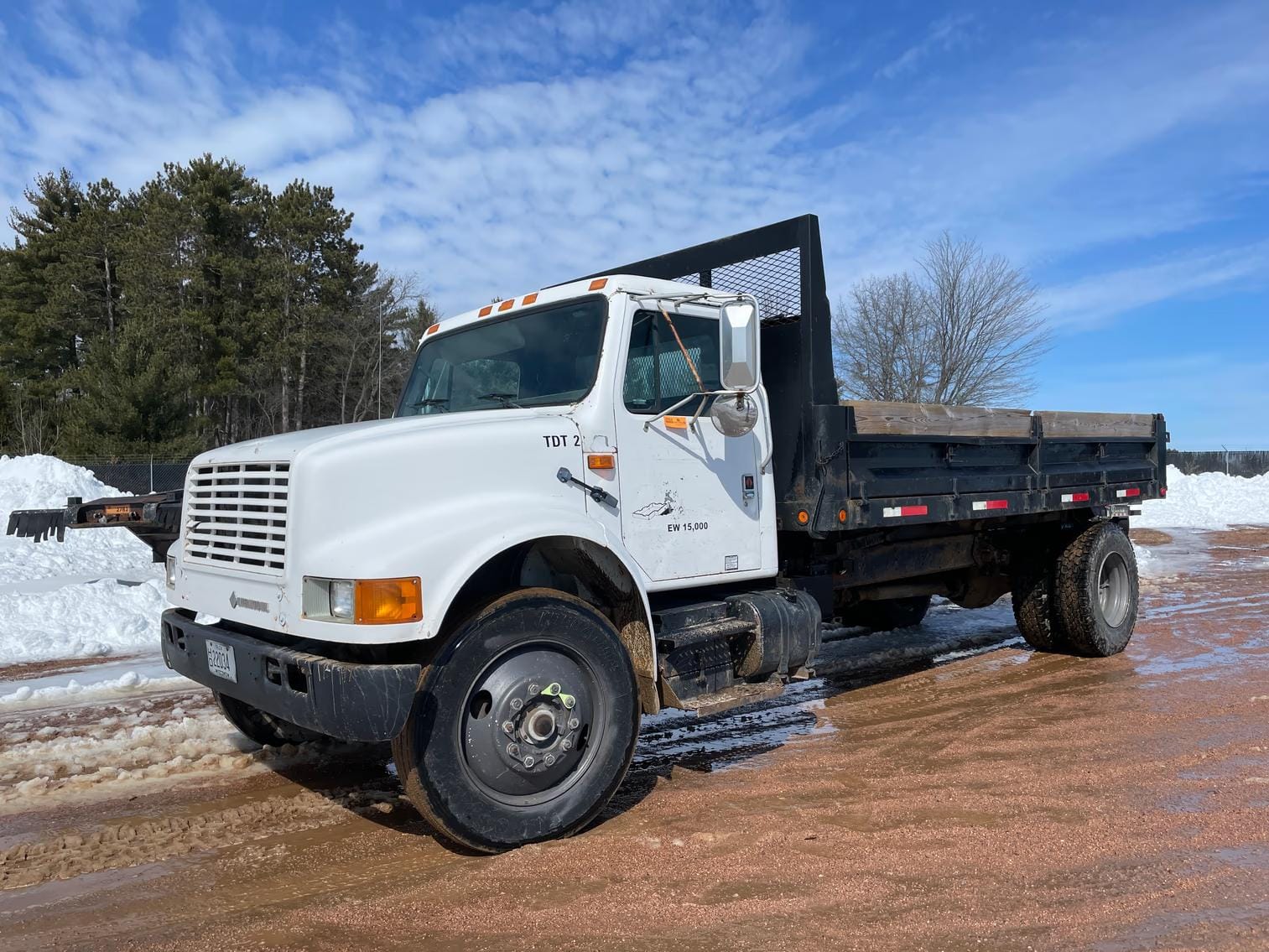 1990 International 4900 Equipment Image0