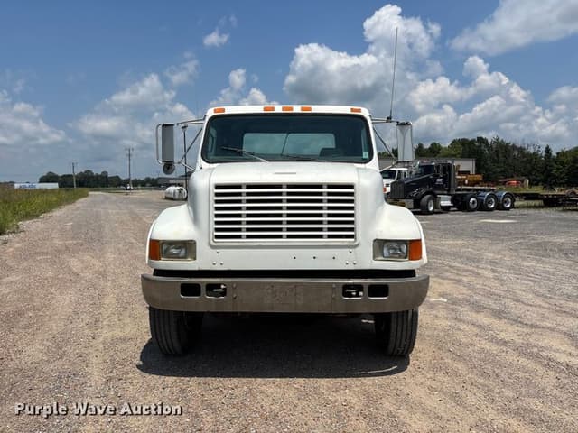 Image of International 4900 equipment image 1