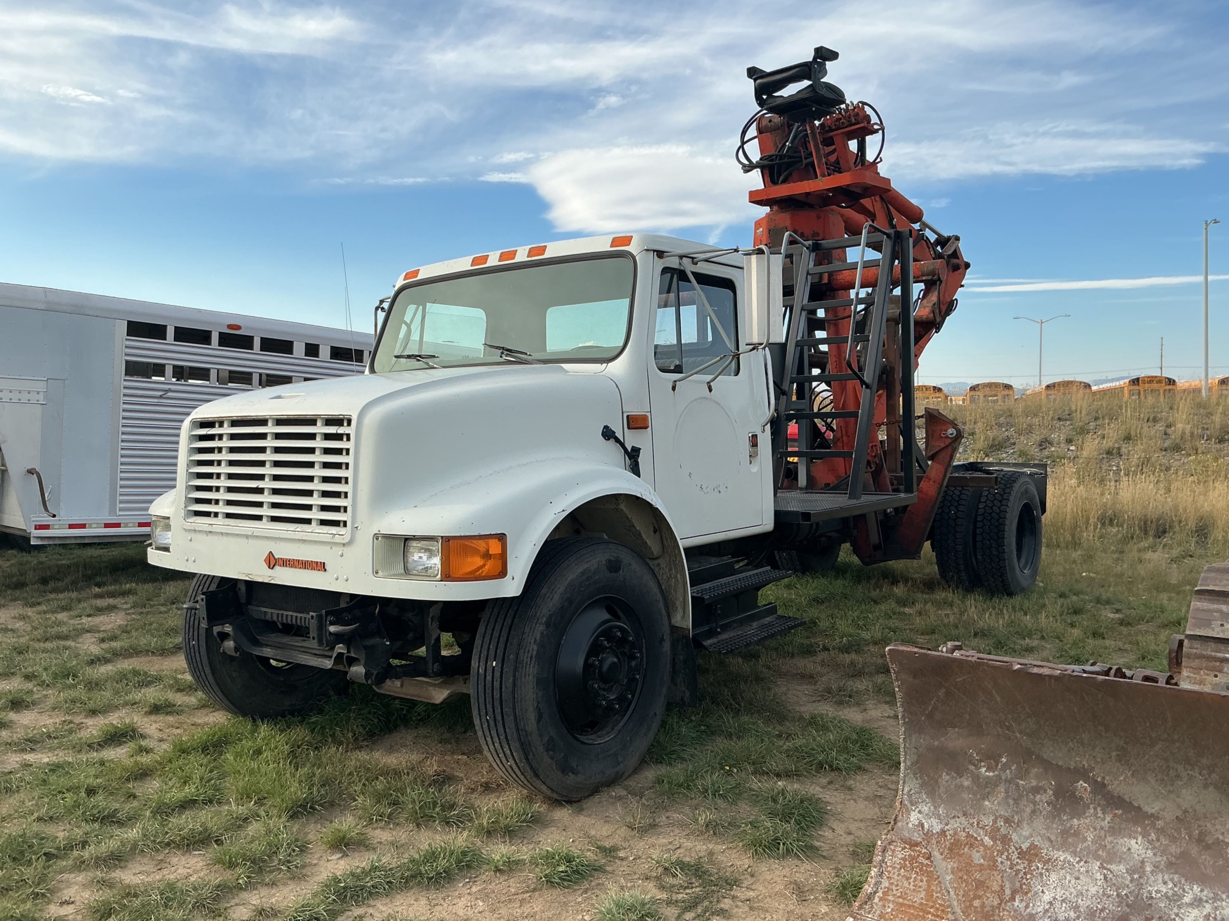 1990 International 4900 Equipment Image0