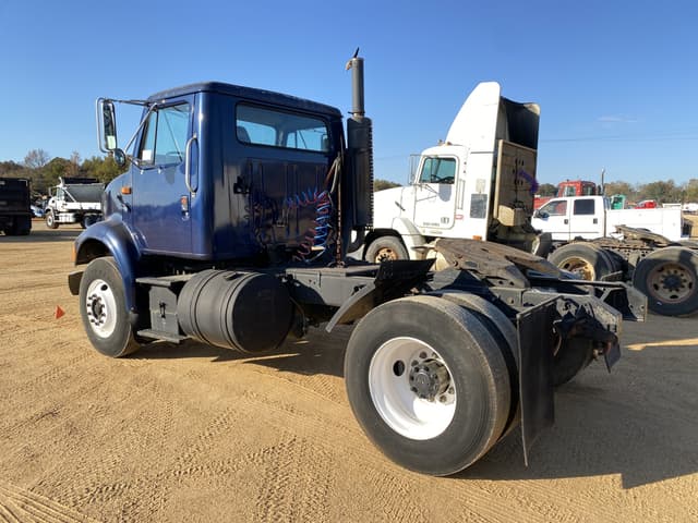 Image of International 7100 equipment image 1