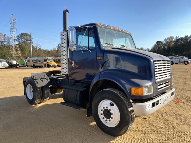 Image of International 7100 equipment image 3