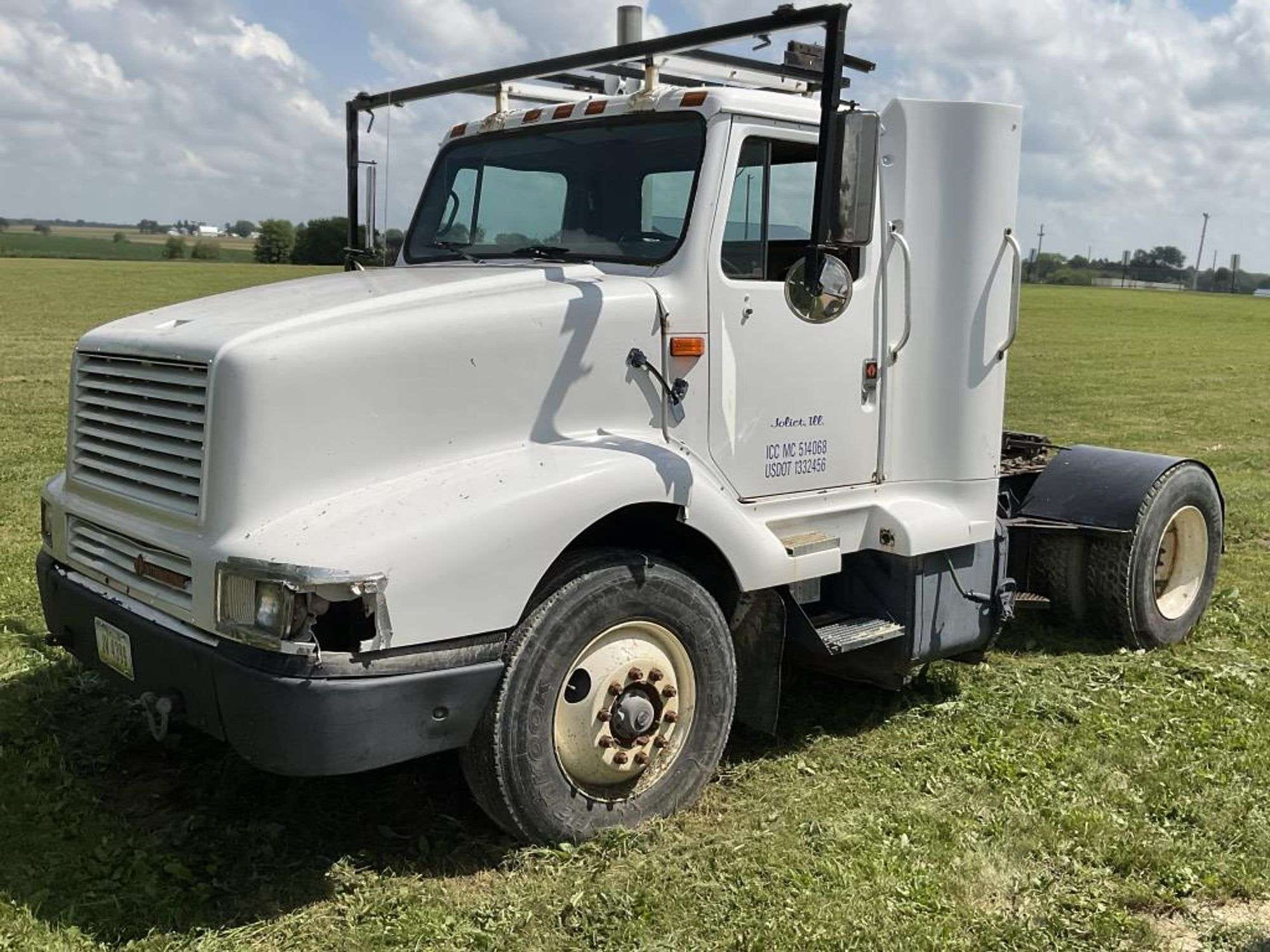1990 International 8300 Equipment Image0