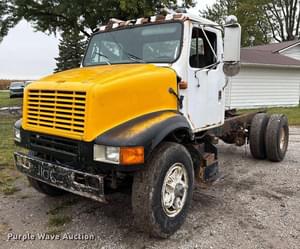 1990 International 8100 Image
