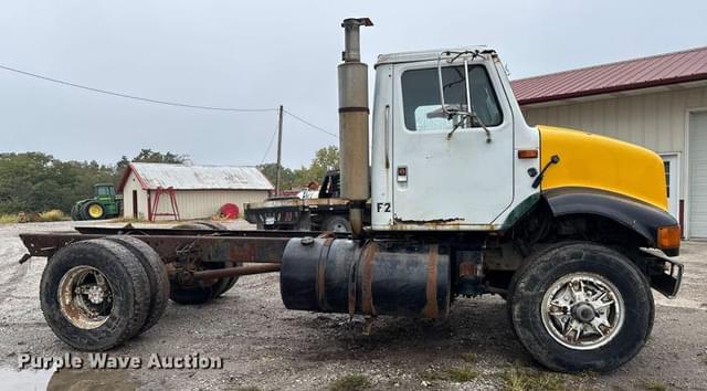 Image of International 8100 equipment image 3
