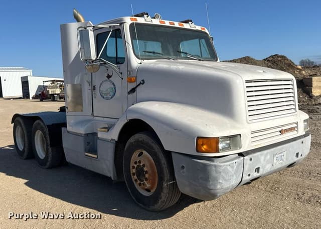 Image of International 8300 equipment image 2