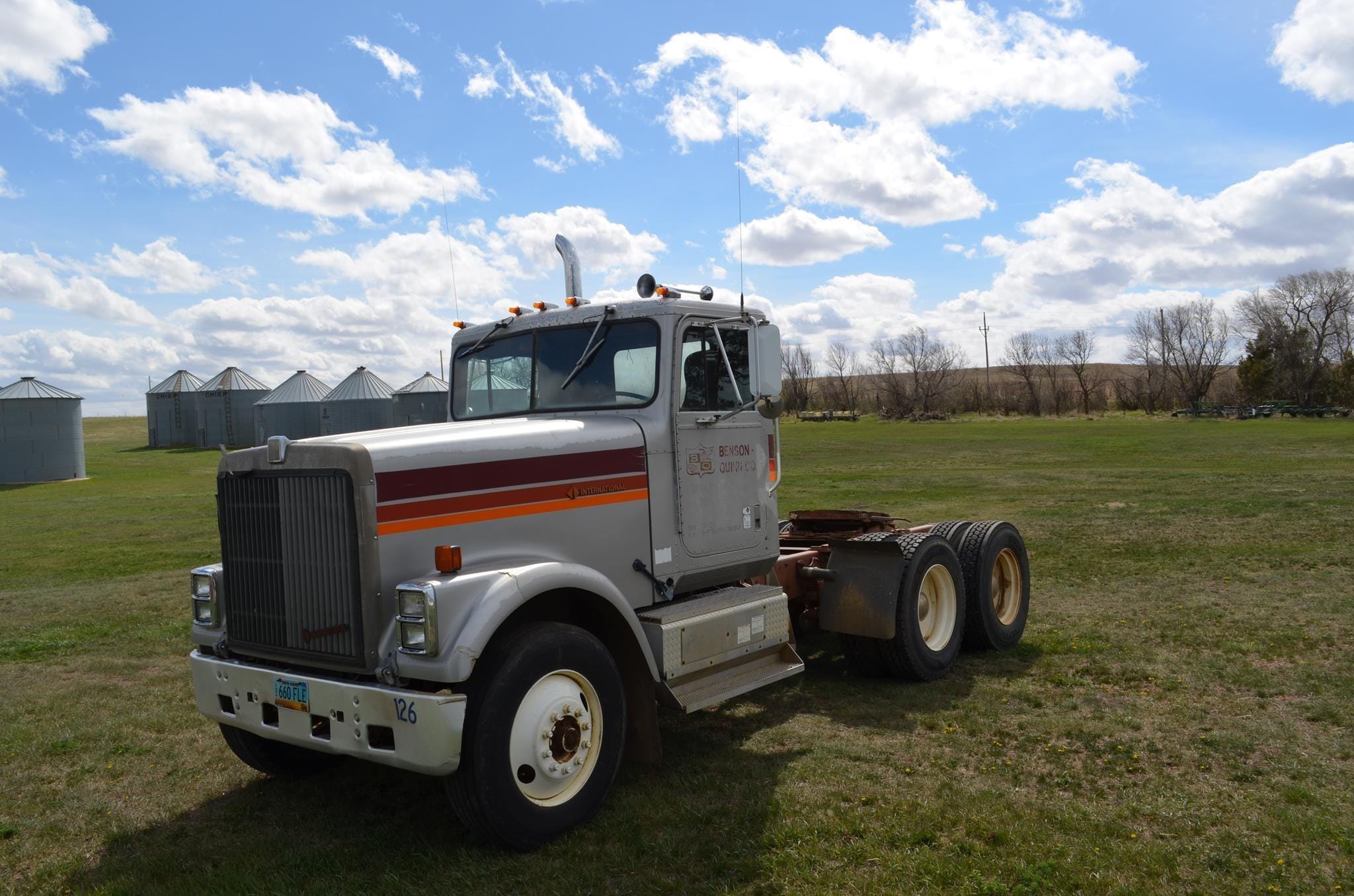 1990 International 9300 Equipment Image0