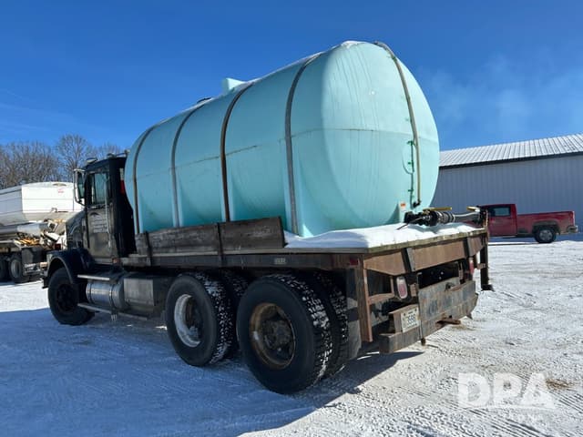 Image of International 9300 equipment image 4