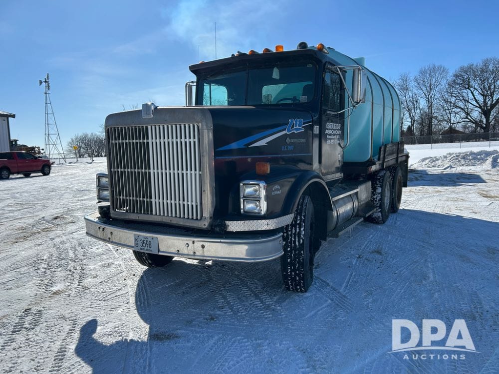 1990 International 9300 Equipment Image0