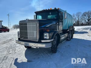 1990 International 9300 Image