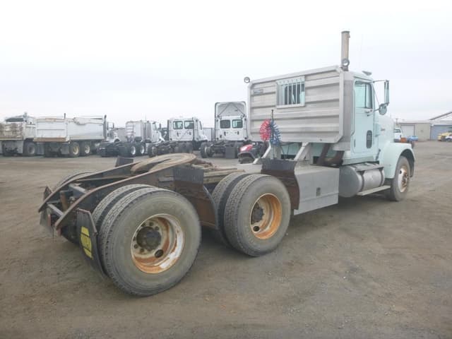 Image of International 9300 equipment image 2