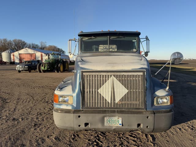 Image of International 9400 equipment image 1