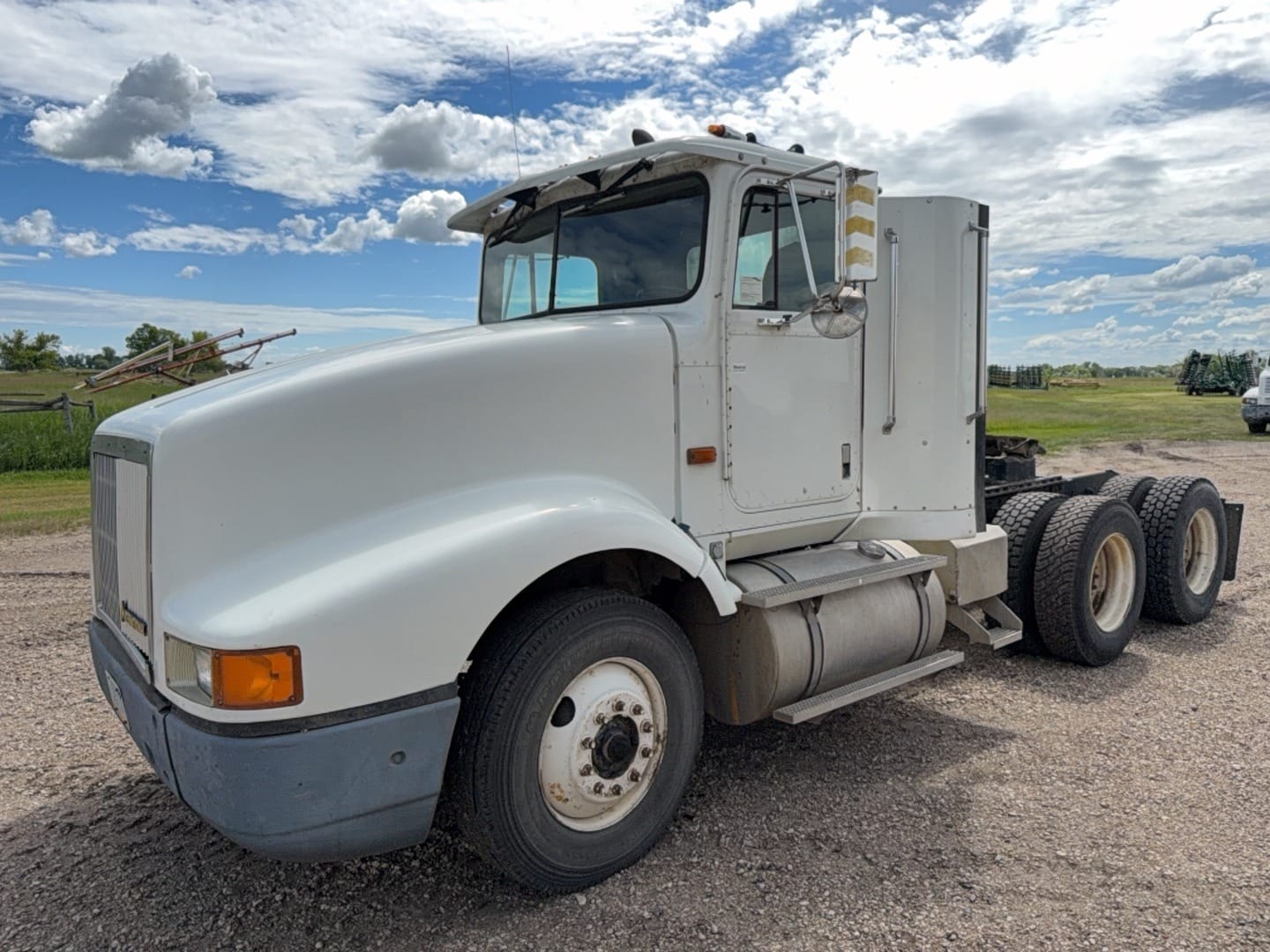 1990 International 9400 Equipment Image0