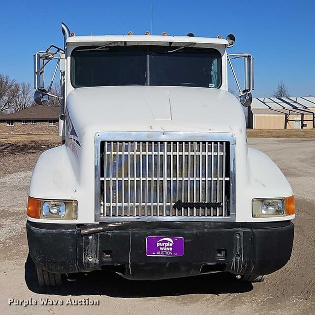 Image of International 9400 equipment image 1