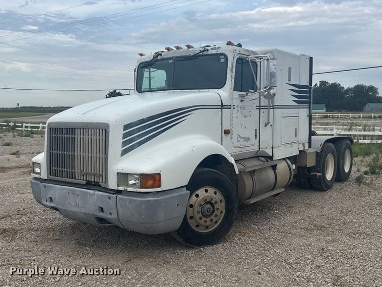 1990 International 9400 Equipment Image0