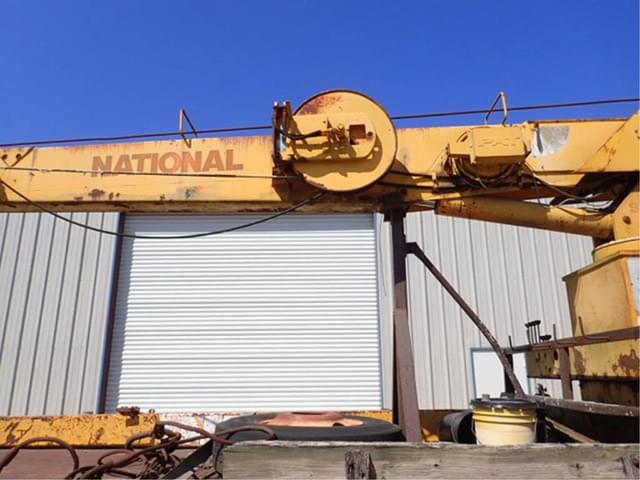 Image of International Boom Truck equipment image 4