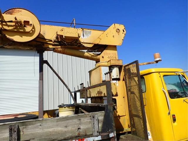 Image of International Boom Truck equipment image 3